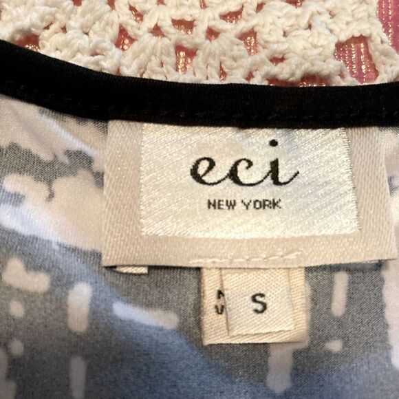 ECI Black White Abstract Blouse Small - Picture 3 of 6